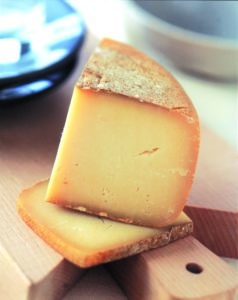 Tomme de chèvre des Pyrénées et sa couleur dorée
