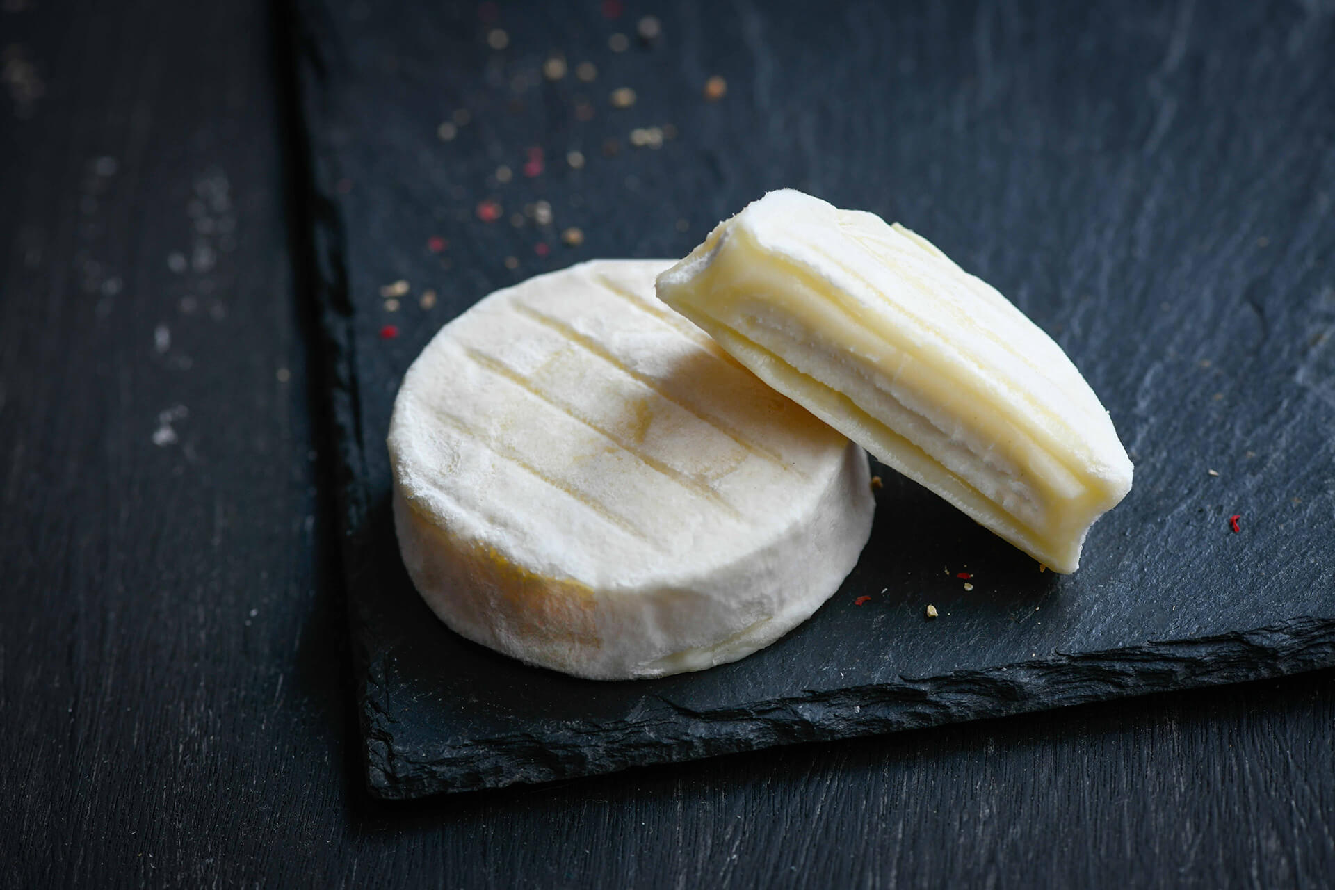 Grande image de fond pour la note & goût du fromage Cabécou du périgord