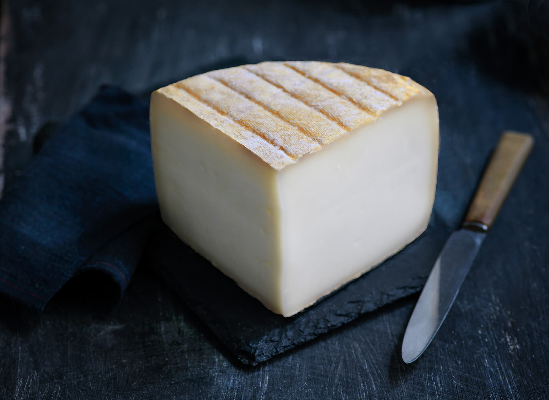 Grande image de fond pour la note & goût du fromage Tomme de chèvre