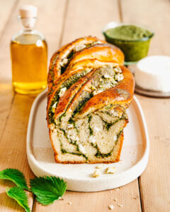 Babka au pesto d'ortie et tomme de chèvre