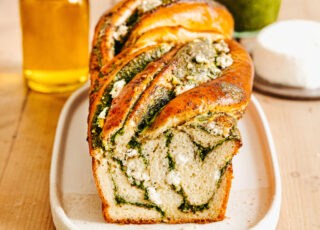 Babka au pesto d'ortie et tomme de chèvre