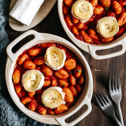 Gratin de gnocchis, sauce tomate et bûchette affinée