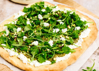 Pizza Verte au pesto et chèvre frais