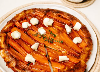 Tarte tatin de carottes et Mothais sur feuille AOC