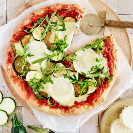 Pizza au légumes d'été et Rocamadour AOP