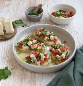 Bruschetta de chou-rave et Chabichou du Poitou AOP