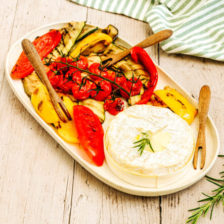 Chèvre-boîte rôti et ses légumes grillés